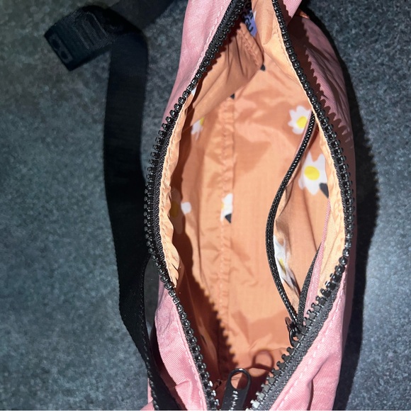 Baggu small crescent in dead stock rose jam - Picture 2 of 3